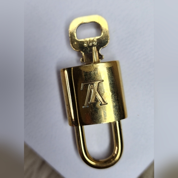 Louis vuitton lock - Picture 6 of 6